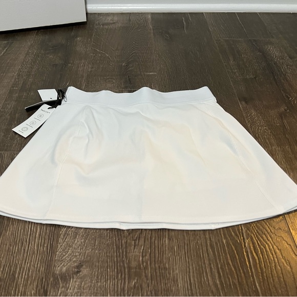 Aritzia Skirts Aritzia Size Xs White Skirt With Built In Shorts